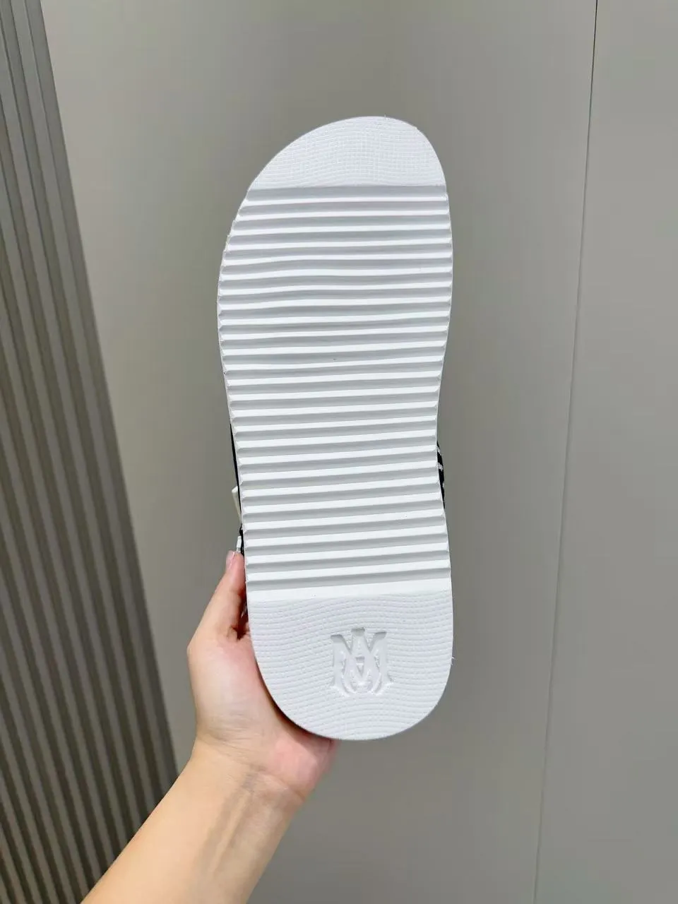 [AMIRI*AMIRI] P:500💰 Size: 39-45 Official website new original version 1:1 AMIRI*AMIRI classic men's sandals, high-end boutique, original material, TPU foam bottom, fine workmanship, casual, loose and comfortable, a must-have in summer.